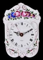 Népi virágmintás kerámia fali óra, kézzel festett, jelzett, hajszálrepedésekkel, 22×15,5 cm