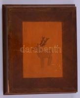 Szarvasos, intarziás fa doboz, kulcs nélkül, kis sérülésekkel, 24×21×8 cm