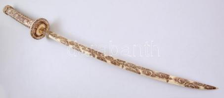 XIX. sz.v. Japán csont díszkard, hüvelyben, ragasztott pengével, gazdagon karcolt mintákkal, bojttal...