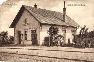 Keszegfalva, Kamenicná; Vasúti pályaudvar, vasútállomás, létra / Bahnhof / railway station, ladder (EM)