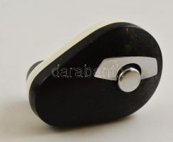 Felhúzható úti borotva, tokban