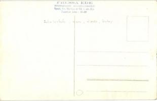 Orvosok, nővérek és sérült katonák a budapesti Zita kórházban, csoportkép / WWI injured soldiers, do...