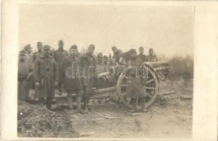 1916 15 cm kaliberű ágyú. csoportkép / WWI K.u.k. military, 15 cm cannon. group photo + FELDPOSTAMT 90