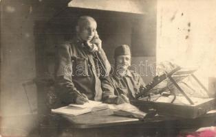 Első világháborús osztrák-magyar tábori telefon állomásközpont / WWI K.u.K. military field telephone station with soldiers. photo