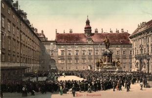 Vienna, Wien I. K. k. Hofburg mit Burgmusik / castle, music band, crowd (Rb)