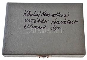 1962. "Barátság Nemzetközi Kőolajvezeték 1962" kétoldalas Br plakett, eredeti tokban (76,5...