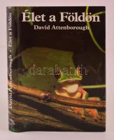 David Attenborough: Élet a földön. Bp.,1989, Novotrade. Kiadói kartonált papírkötés, kiadói papír védőborítóval.