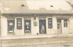 1927 Budapest II. Margit körút 14. Budai Kispipa vendéglő, étterem bejárata tulajdonossal és kutyával, söntés, kocsma, Dreher baksör, uradalmi fajborok. photo