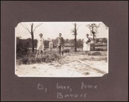cca 1929 Családi fotóalbum, főként budapesti, részben debreceni életképekkel (Barosstelep, zsinagóga...