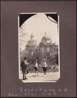 cca 1929 Családi fotóalbum, főként budapesti, részben debreceni életképekkel (Barosstelep, zsinagóga...