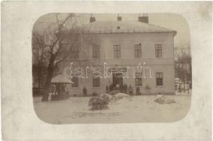 1912 Kisszeben, Sabinov, Zeben; Gyöngélkedőkórház, katonai kórház télen / Vojenská nemocnica / military hospital in winter. photo + ORLÓ-KASSA mozgóposta