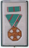 1991. "Magyar Köztársasági Bronz Érdemkereszt polgári tagozat" patinázott Br kitüntetés mellszalagon, szalagsávval, eredeti dísztokban T:1 Hungary 1991. "Bronze Cross of Merit of the Hungarian Republic, Civil Grade" Br decoration with ribbon and service ribbon in original case C:UNC NMK 747