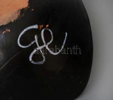 Gorka Lívia (1925-2011): Fekete-sárga tál és váza, festett mázas kerámia, jelzett, apró mázhibákkal,...