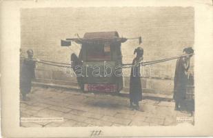 Guangzhou, Canton; Sedan chair, mode of conveyance at Canton, litter. Chinese folklore (EK)