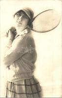 1929 Lady with tennis racket. photo (EK)