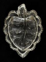 Formába préselt dobozka és szívecskés tálka, tálkán kis csorbával, 12×9 cm, 11×8 cm