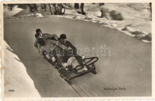Bobsleigh party / Winter sport, four-men controllable bobsled