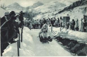 Winter sport, five-men controllable bobsled at the race (EK)