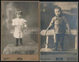 cca 1900-1920 Gyerekek játékokkal, 4 db keményhátú fotó, 12×9 és 16×10 cm közötti méretekben