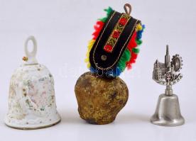 3 db kis csengő/kolomp: fém, porcelán, különböző méretben