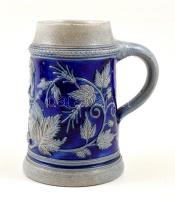 Német söröskorsó "Wohl bekom", mázas kerámia, jelzett, kopott, m:17 cm