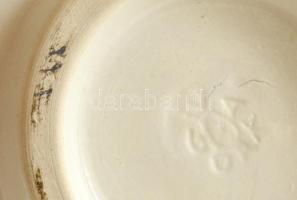 Iparművészeti Vállalatos Gorka rákmotívumos tál, festett mázas kerámia, jelzett, apró kopásnyomokkal...