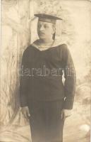 1915 Osztrák-magyar matróz műtermi fotója / WWI Austro-Hungarian Navy K.u.K. Kriegsmarine mariner. photo + K.u.K. Marine-Musik-Kommando