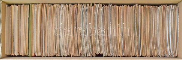 Egy doboznyi (kb. 1500 db) RÉGI francia képeslap / Cca. 1500 pre-1945 French postcards in a box