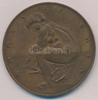 Kiss Kovács Gyula (1922-1984) 1964. "Renoir - Aprés le bain" Br emlékérem (60mm) T:2