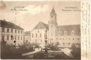 1904 Pozsony, Pressburg, Bratislava; Hauptplatz, Rathaus / Fő tér, Városháza. Bediene dich allein / main square, town hall