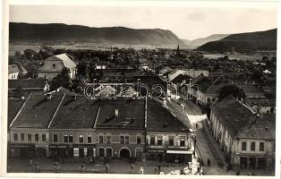 Rozsnyó, Roznava; látkép a Szilicei fennsíkkal, utca, Markó Frigyes, Markó Testvérek, Róth Sándor, Steiner József és Neumann Lajos utóda üzlete / Silica, shops, streets