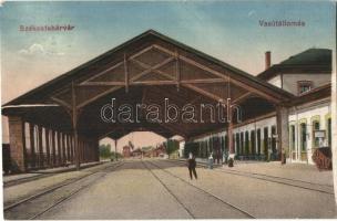 Székesfehérvár, vasútállomás a faszerkezetes váróteremmel és vágányokkal (fa)