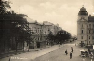 Győr, vasútállomás, utca, utcai árus bódéja