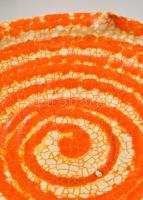 Iparművészeti Vállalatos Gorka tál, festett mázas kerámia, jelzett, apró kopásnyomokkal, d: 28,5 cm