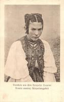 Hunyad, Hunedoara; Romänin aus der Hunyader Komitat / Román asszony Hunyad megyéből, népviselet. Jos. Drotleff Nr. 427. / Romanian woman from Hunedoara county, Translyvanian folklore, traditional costumes (EB)