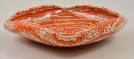 Iparművészeti Vállalatos Gorka tál, festett mázas kerámia, jelzett, apró kopásnyomokkal, d: 23×23 cm