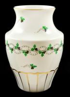 Herendi petrezselyemmintás váza, kézzel festett, jelzett, apró kopásokkal, m: 16 cm