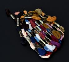 Gobelin képalap + fonalak hozzá, 21 db