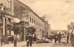 1914 Ruttka, Vrútky; Fő utca, Hotel Vasúti Szálloda Rund, vásár, piac. Felvidéki Magyarság Nyomda, Gerő Henrik kiadása / Hotel Railway, market