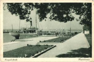 33 db RÉGI magyar városképes lap a Balatonról és környékéről / 33 pre-1945 Hungarian town-view postc...