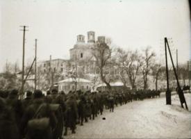 Thöresz Dezső (1902-1963) békéscsabai gyógyszerész és fotóművész szolgálatot teljesített egy sebesül...