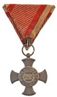 1916. "Vas Érdemkereszt a Vitézségi Érem szalagján" hadifém kitüntetés mellszalagon T:2 
...