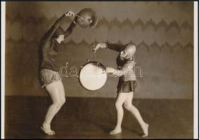 cca 1935 Mozgásművészeti fényképek, Szentpál Olga (1895-1968) mozgásművészeti iskolájának archívumáb...
