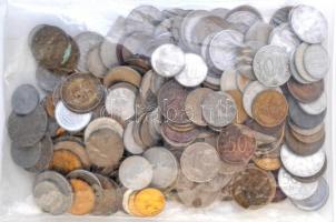 Csehszlovákia vegyes fémpénz tétel ~0,6kg-os súlyban T:vegyes Czechoslovakia mixed lot of metal coins in ~0,6kg weight C:mixed