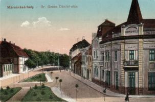 Marosvásárhely, Targu Mures; Dr. Gecse Dániel utca, Domokos szálloda / street view with hotel