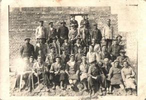 38 db főleg régi magyar és történelmi magyar városképes lap, közte pár fotó; vegyes minőség / 38 mai...