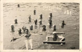 38 db főleg régi magyar és történelmi magyar városképes lap, közte pár fotó; vegyes minőség / 38 mai...