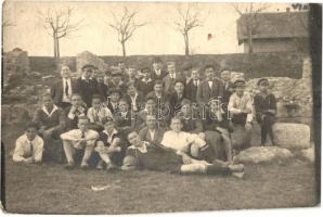 38 db főleg régi magyar és történelmi magyar városképes lap, közte pár fotó; vegyes minőség / 38 mai...