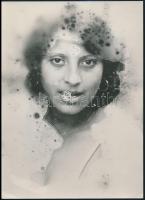 cca 1977 A magyar fotográfia avantgarde korszakából 4 db jelzett vintage fotó, 18x24 cm és 13x18 cm ...