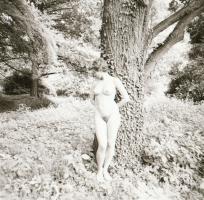 cca 1988 Barbara megmutatja, szolidan erotikus felvételek, 9 db vintage negatív, 6x6 cm